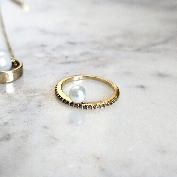 Gold-Tone Ring with Simulated Pearl with Floating Design - Picture 2 of 5